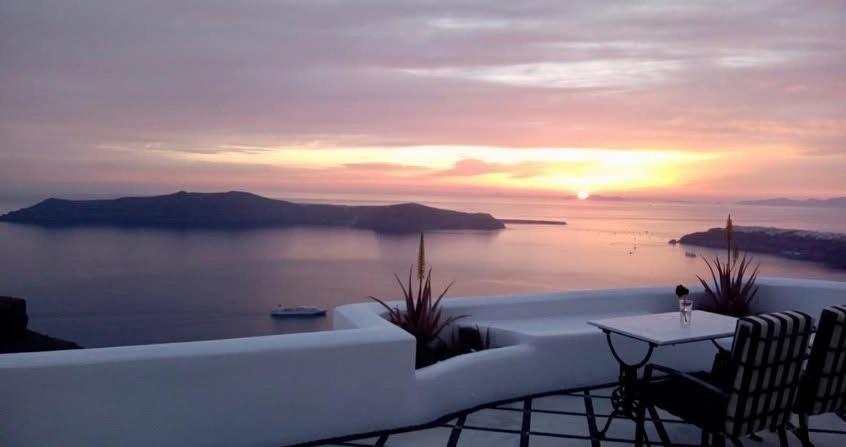 Vallais Apartment Imerovigli (Santorini)